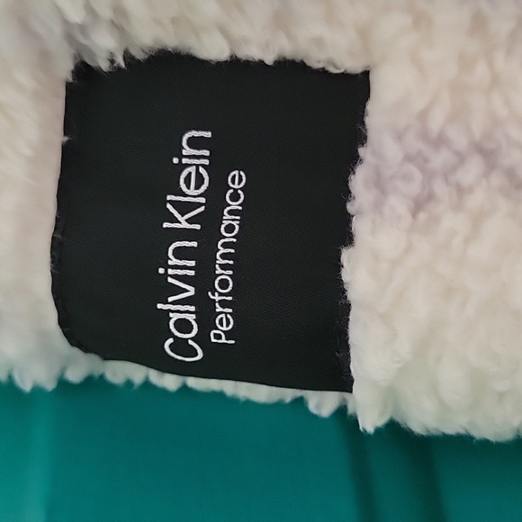 Calvin Klein hoodie. Children's Small. Cream with purple spots. Half zip. - Picture 5 of 7